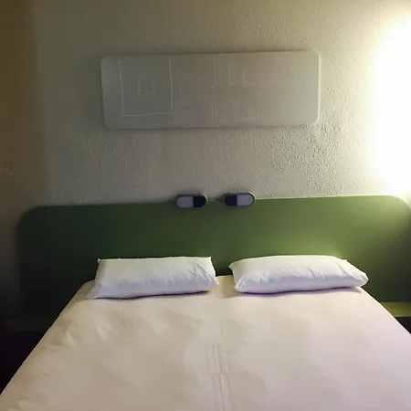 Ibis Budget Centre Отель 2*