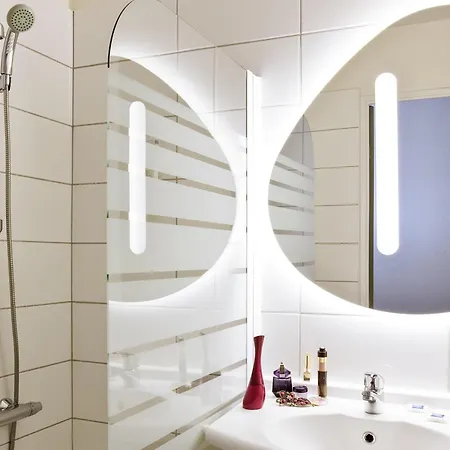 Ibis Budget Centre 2*