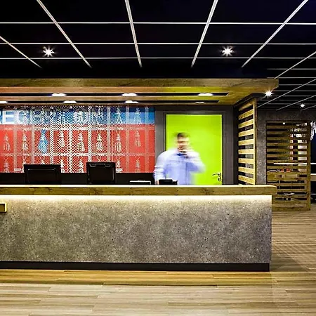 格里尼中心宜必思快捷酒店 2*